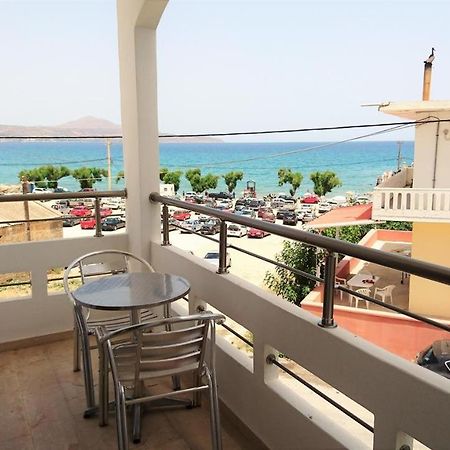 Crown Apartments Каливес Екстериор снимка