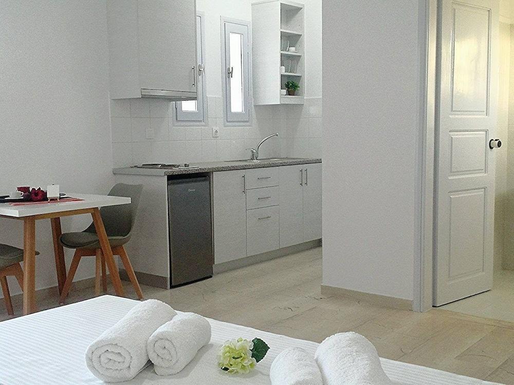 Crown Apartments Каливес Екстериор снимка