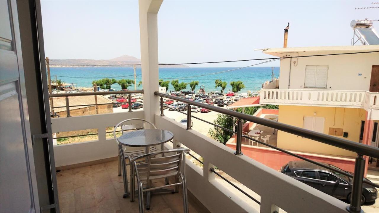 Crown Apartments Каливес Екстериор снимка