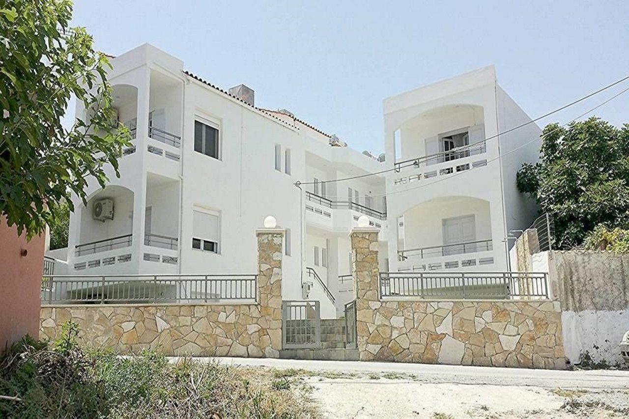 Crown Apartments Каливес Екстериор снимка