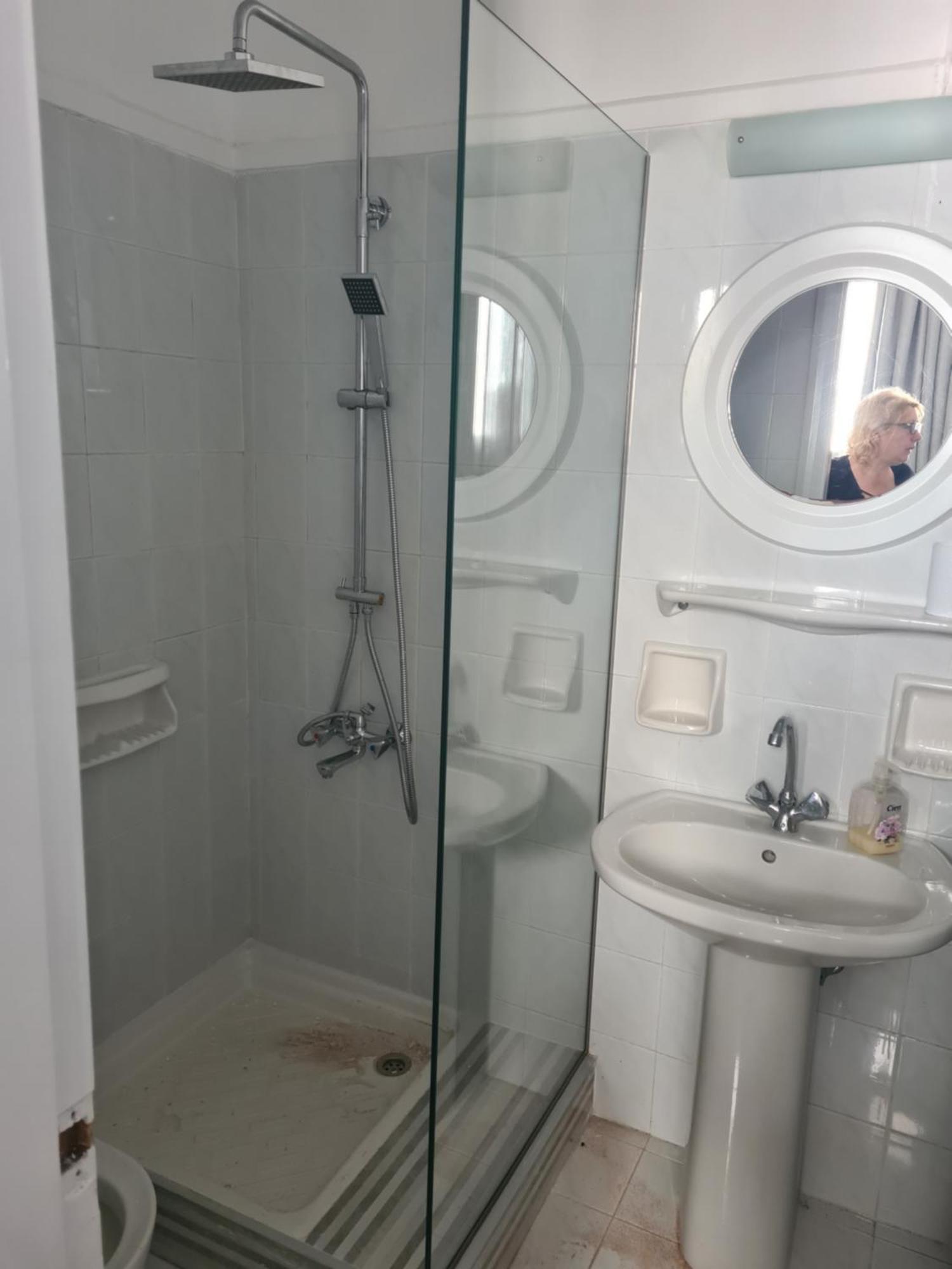 Crown Apartments Каливес Екстериор снимка