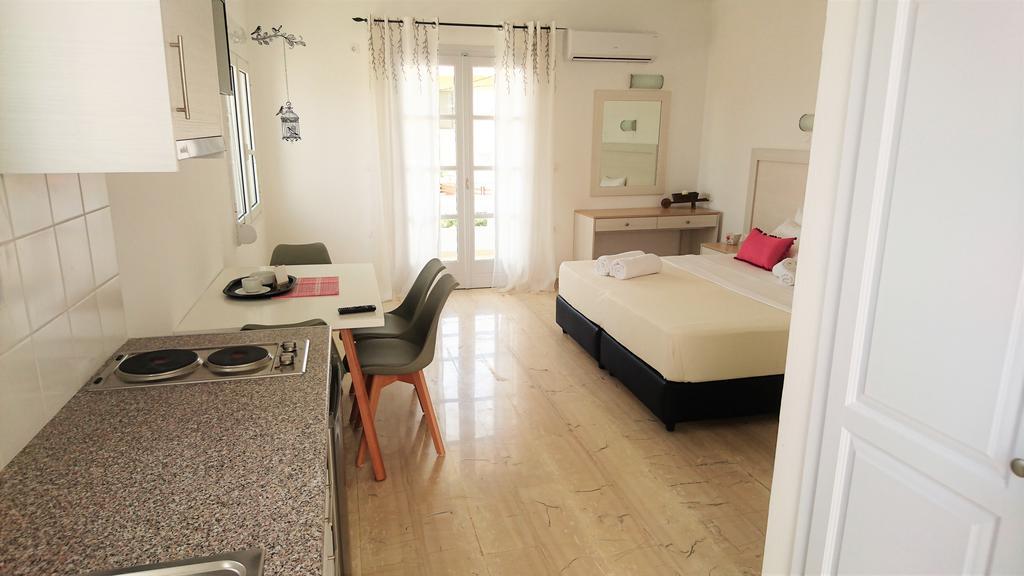 Crown Apartments Каливес Екстериор снимка