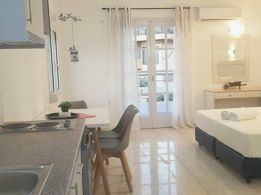 Crown Apartments Каливес Екстериор снимка
