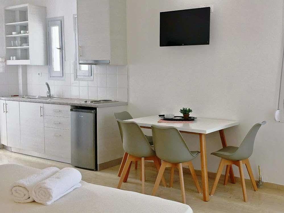 Crown Apartments Каливес Екстериор снимка
