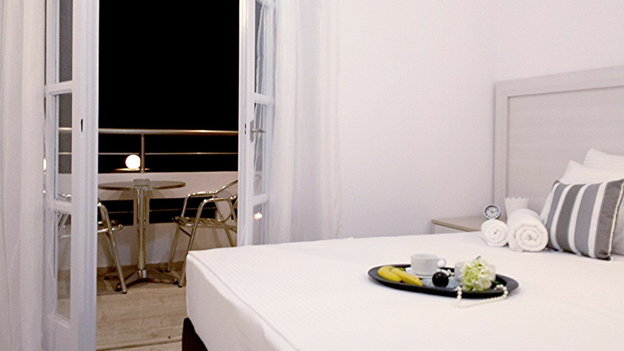 Crown Apartments Каливес Екстериор снимка