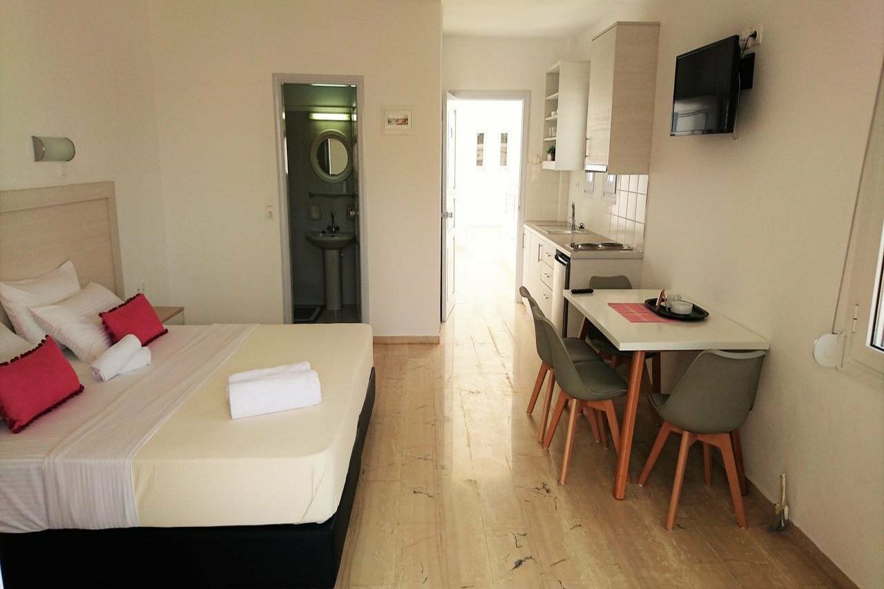 Crown Apartments Каливес Екстериор снимка